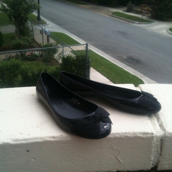 J Crew skimmer with adorable black bow.