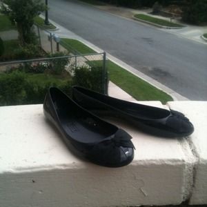 J Crew skimmer with adorable black bow.