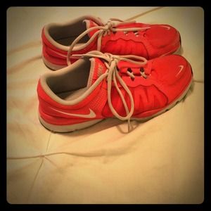 Orange Nike running shoes💛❤️