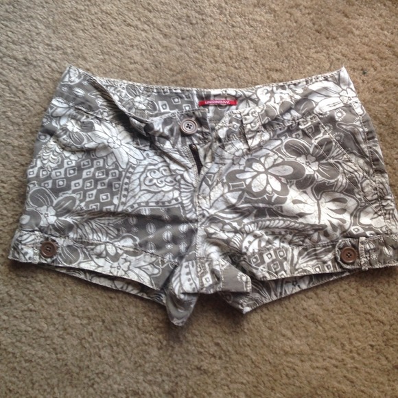 Floral shorts - Picture 1 of 4