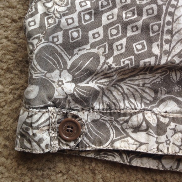 Floral shorts - Picture 2 of 4