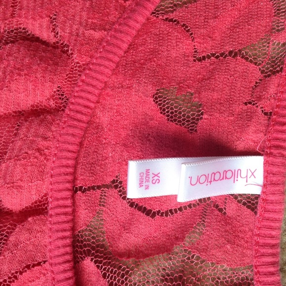 Mesh high low Xhilaration top - Picture 2 of 3