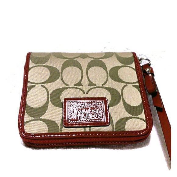 🎉SOLD🎉 Coach wallet