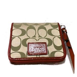 🎉SOLD🎉 Coach wallet