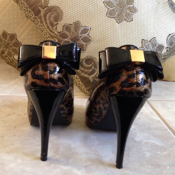 Steve Madden leopard pumps - Picture 2 of 3