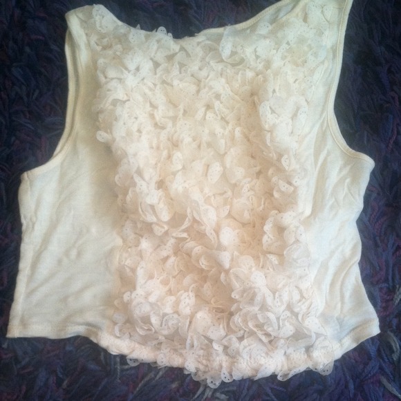REDUCED**CROP TOP W/ DETAIL
