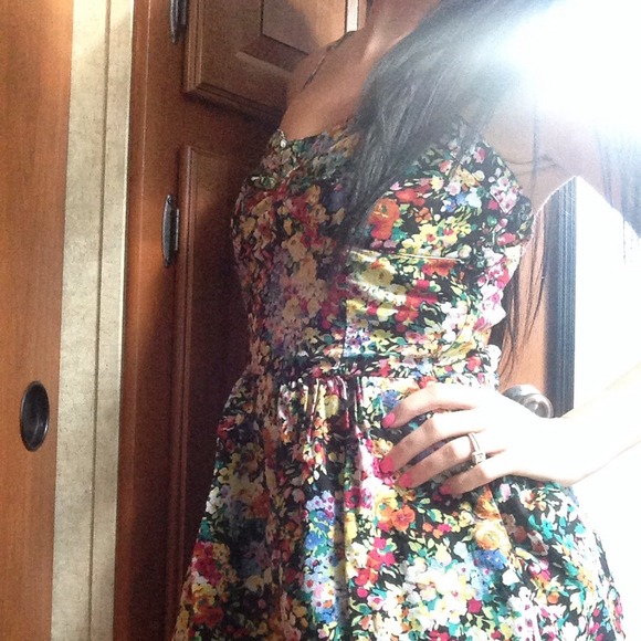 Forever 21 Dresses & Skirts - Forever 21 Floral Dress and chevron shorts