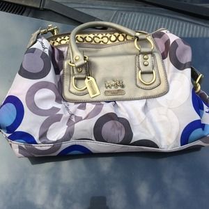 Mid size coach bag !!