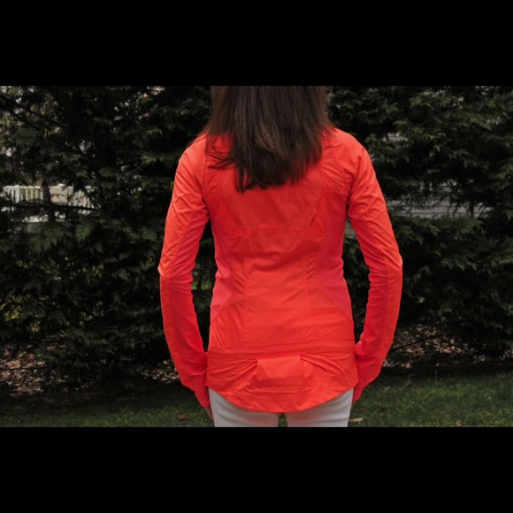 🚫SOLD🚫LULULEMON Light Nothing But Run Jacket - Picture 3 of 3