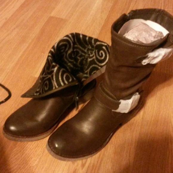 brown boots - Picture 2 of 2