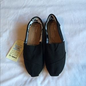 Brand new Toms