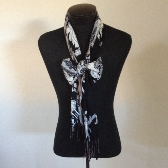 Multi-Colored Scarf - Picture 4 of 4