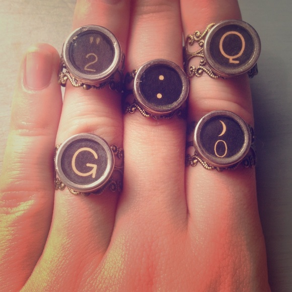 Jewelry - Typewriter initial key ring