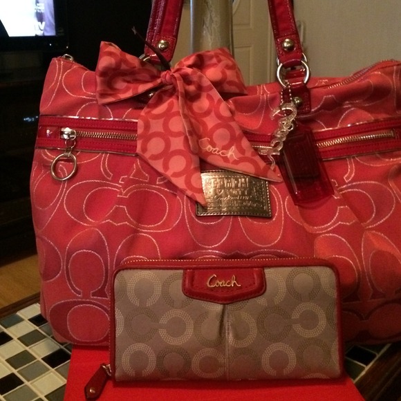 Coach Wallet - Picture 4 of 4