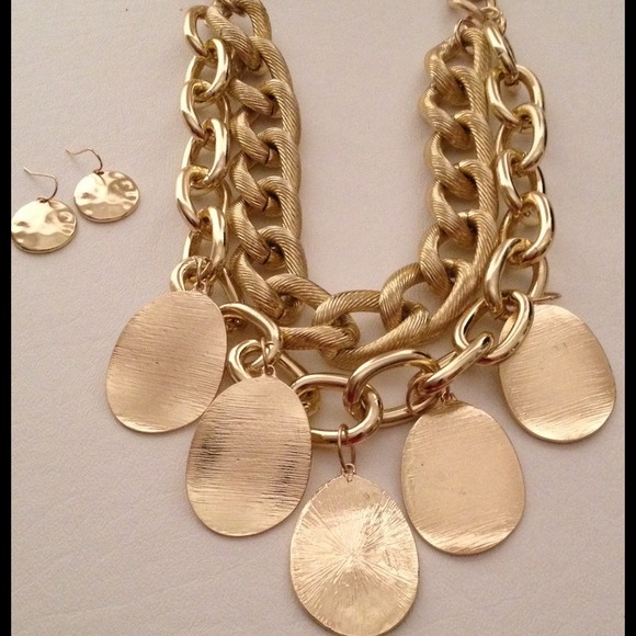 Multi layer Gold chain with plates