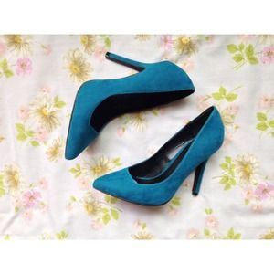 ♡ Suede Teal Pointed Heals ♡