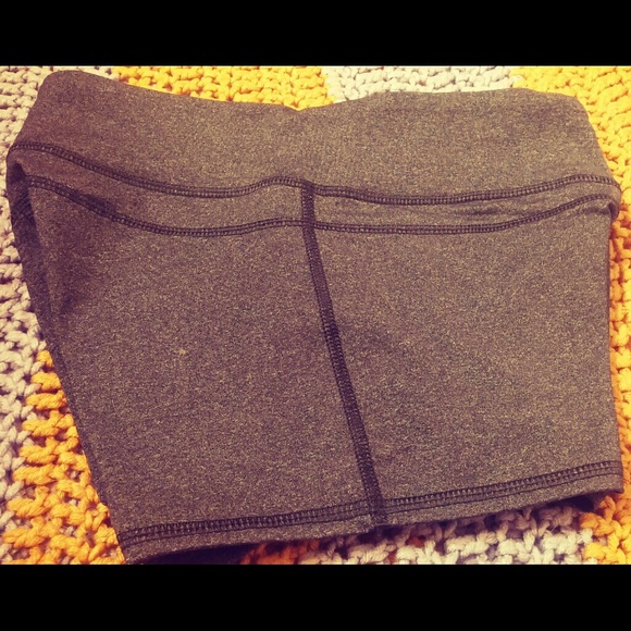 SOLD Old Nave Active Yoga Shorts Slim Fit - Picture 3 of 4