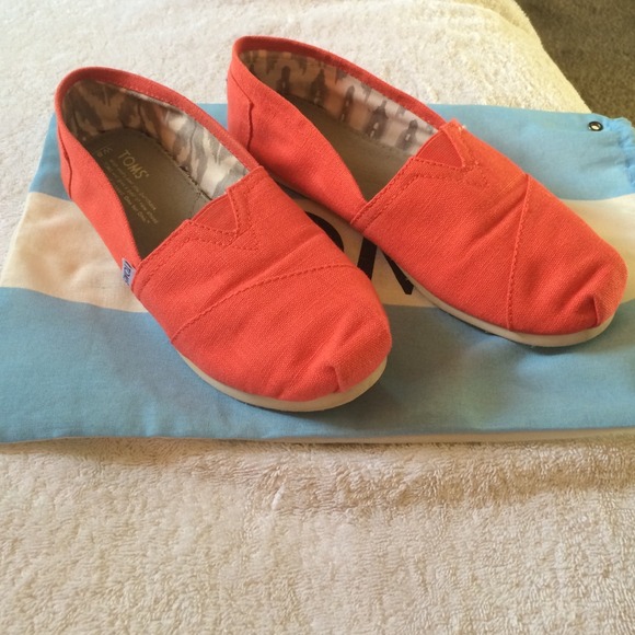 Coral Toms