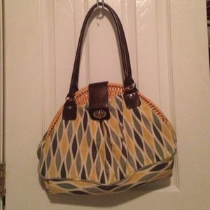 Wicker, patterned handbag