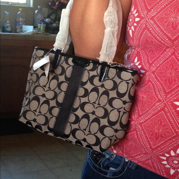 Coach purse - Picture 3 of 4