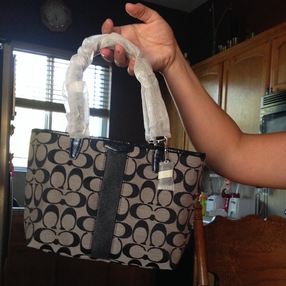 Coach purse - Picture 4 of 4