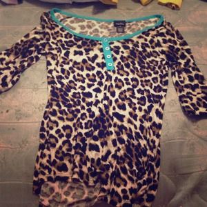 Cheetah print quarter sleeve.