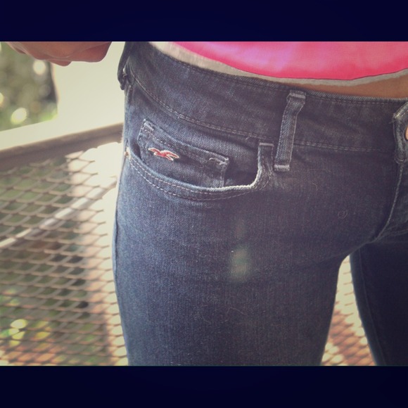 HOLLISTER dark wash skinnies, size 3R, W26, L31