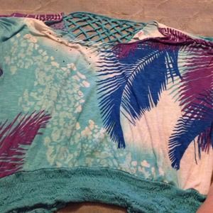 Flowly short sleeve top.