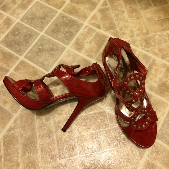 Red delicacy sexy sandal