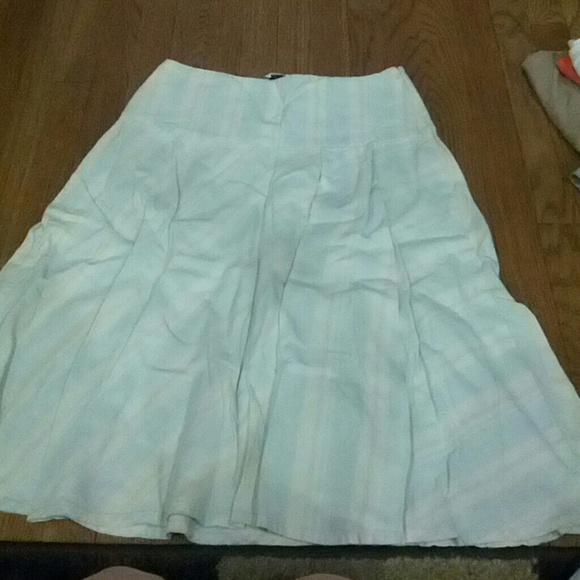 Gap skirt