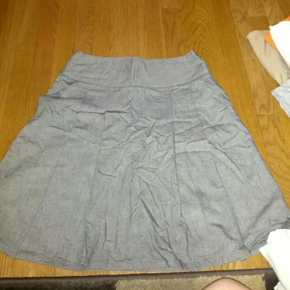 Short skirt with pleats