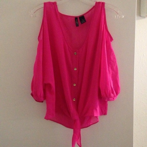 Cute pink tie on shirt!