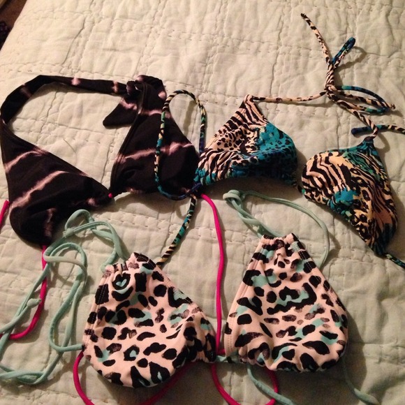 Set of 3 printed bikini tops!