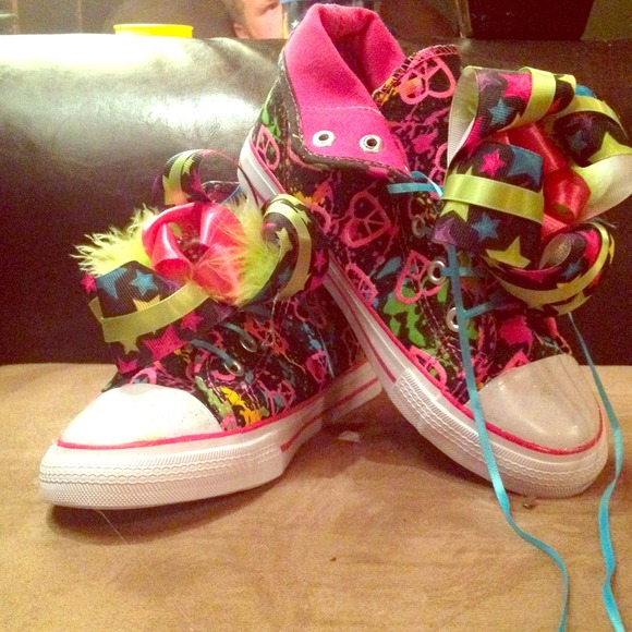 Hairbow off-brand converse