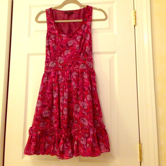 Fun and flirty floral dress - Picture 1 of 3