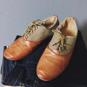 Two-toned oxfords
