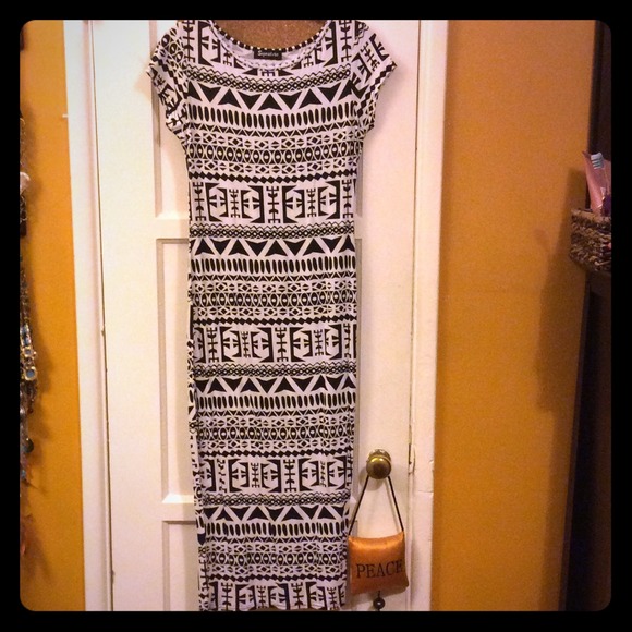 Black and white patterned bodycon midi dress