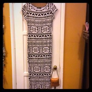 Black and white patterned bodycon midi dress