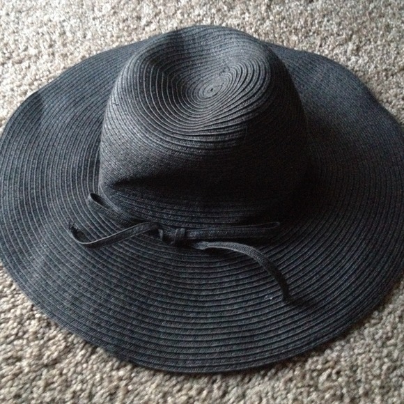 Black floppy summer sun hat