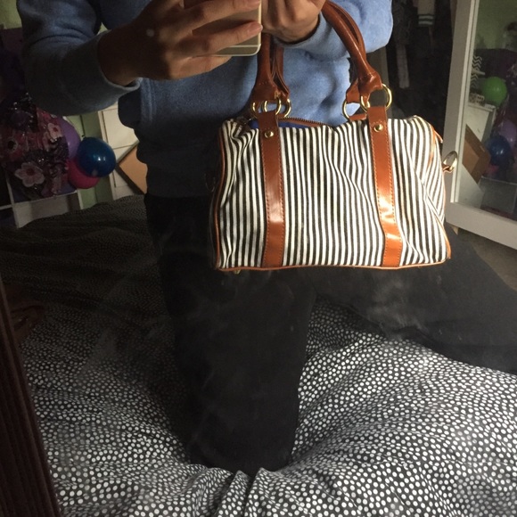Striped handbag - Picture 4 of 4