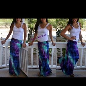 SOLD: Cute Maxi Skirt: Never Worn