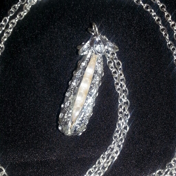 "Peas in a pod" Pearl necklace