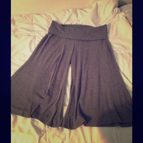 Gray gaucho capris
