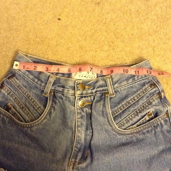 Unique pocket detail highwaisted shorts - Picture 4 of 4