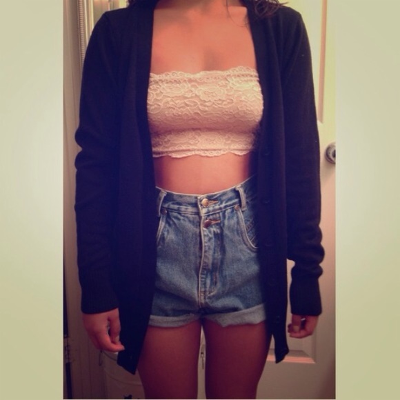 Unique pocket detail highwaisted shorts - Picture 3 of 4