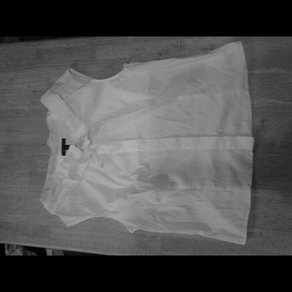 White no sleeve shirt