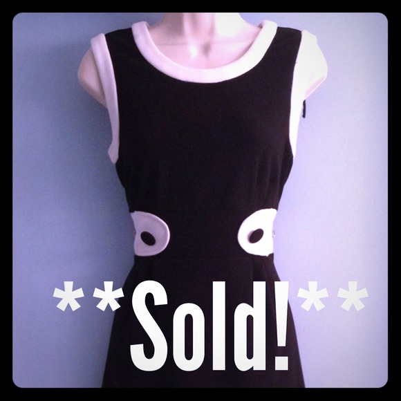 **Sold** Black & White Sleeveless Sheath Dress
