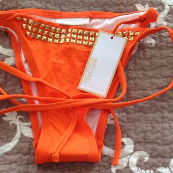 🌸 Burnt Orange/Studded bottoms 🌸