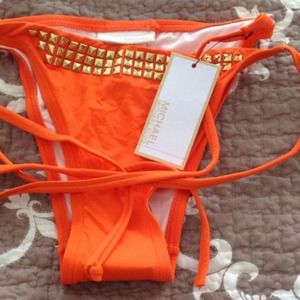 🌸 Burnt Orange/Studded bottoms 🌸