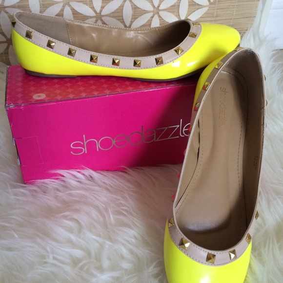 🚫SOLD🚫Yellow Rockstud Flats🚫SOLD🚫 - Picture 3 of 3